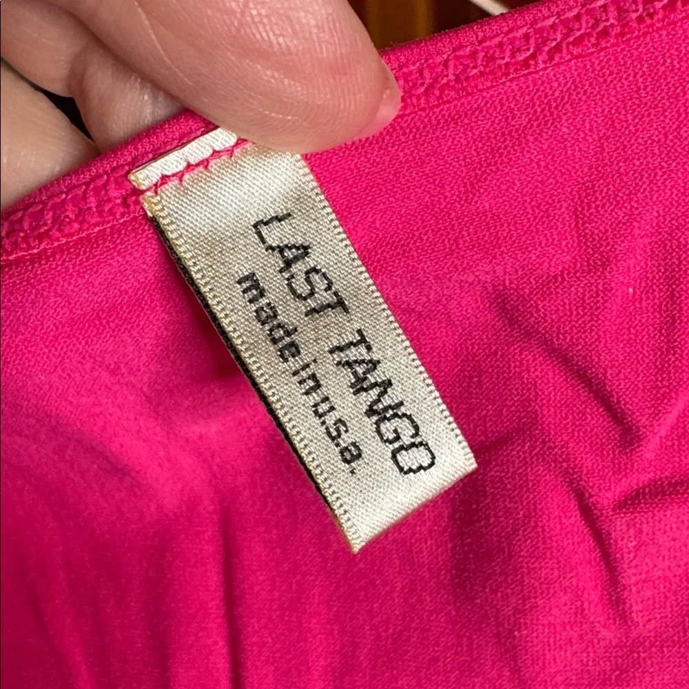 NWOT Last Tango Fuchsia 3/4 Sleeve Seamless Embroidered Top Slim Fit Size M / L
